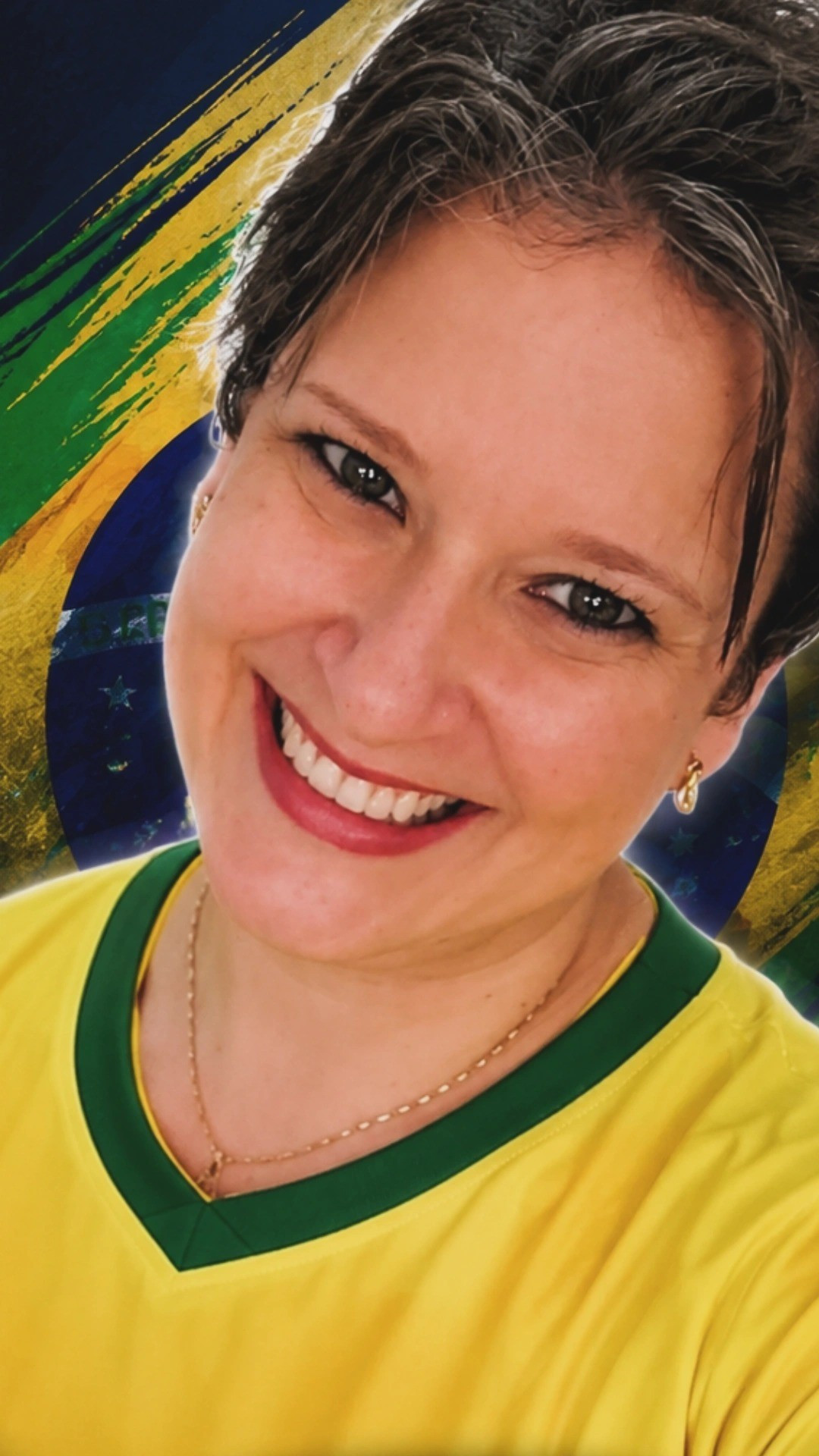 Vestindo as cores do Brasil, carregando no peito a paixão de um país inteiro. Que venham as novas camisas da Copa do Mundo e mais um capítulo da nossa história em verde e amarelo. 🇧🇷⚽✨


