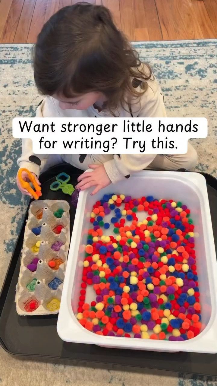This simple egg carton + pom pom activity for kids builds:
✔️ Hand strength
✔️ Pencil grip foundations
✔️ Bilateral coordination
✔️ Color recognition
✔️ Focus + control

Using these sensory tools makes it even more engaging and gives little hands the resistance they need to grow stronger 💛

Start with tongs for beginners
Level up to tweezers for more precision

Save this for later & tag a parent working on fine motor skills.

#handsonlearning #learningthroughplay #finemotorskills #toddleractivities