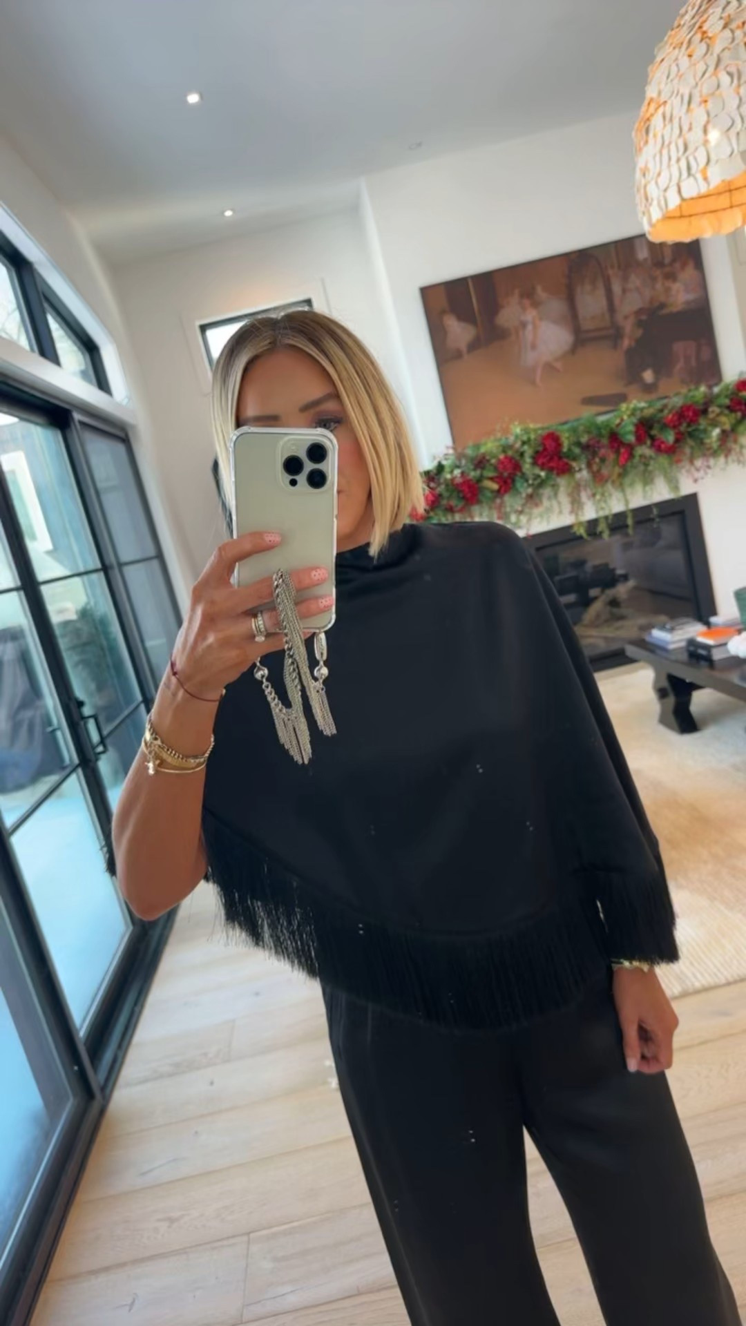 One of my favorite looks to date 🖤🖤🖤