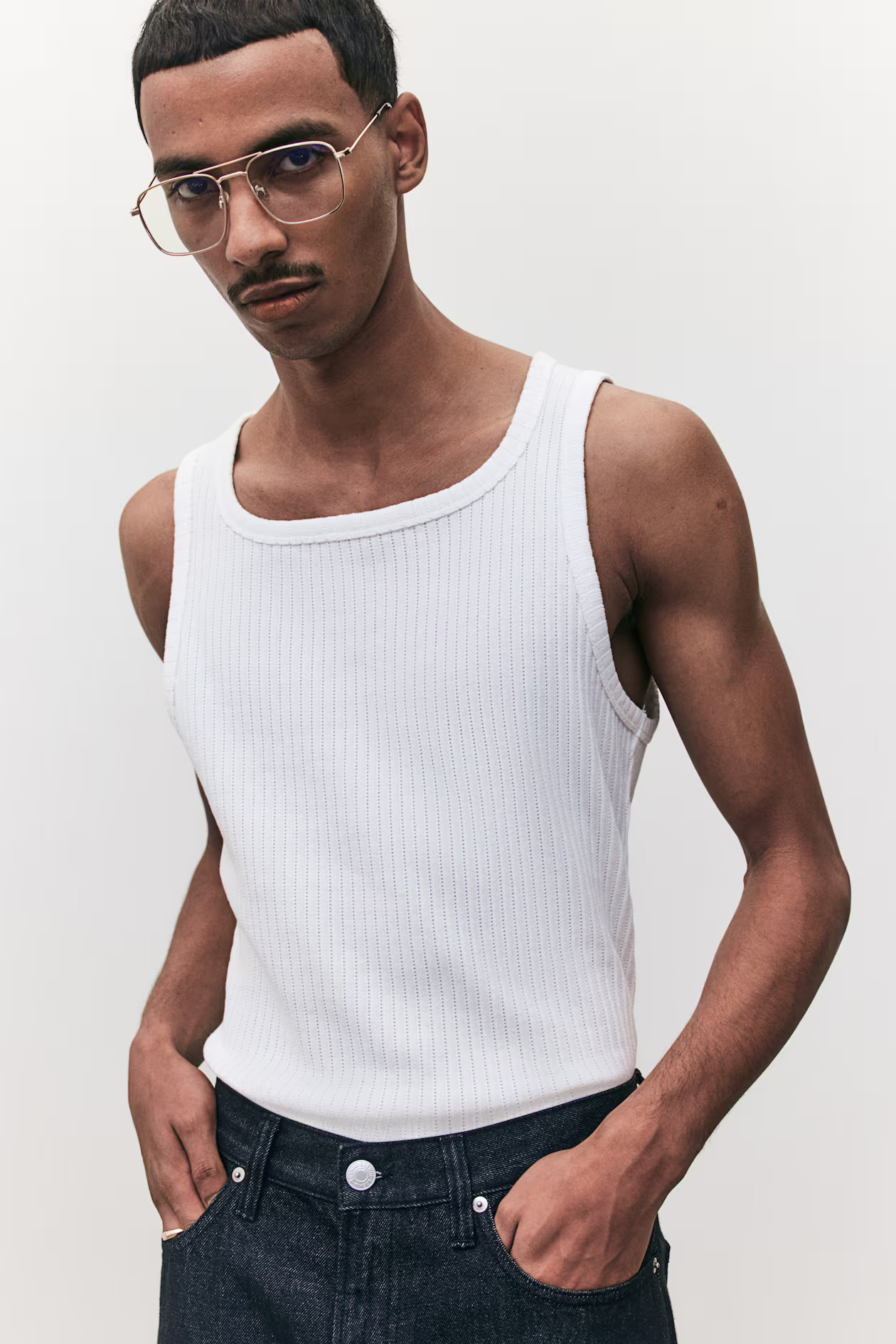 Geripptes Tanktop in Slim Fit - Weiß - Men | H&M DE | H&M (DE, AT, CH, NL, FI)