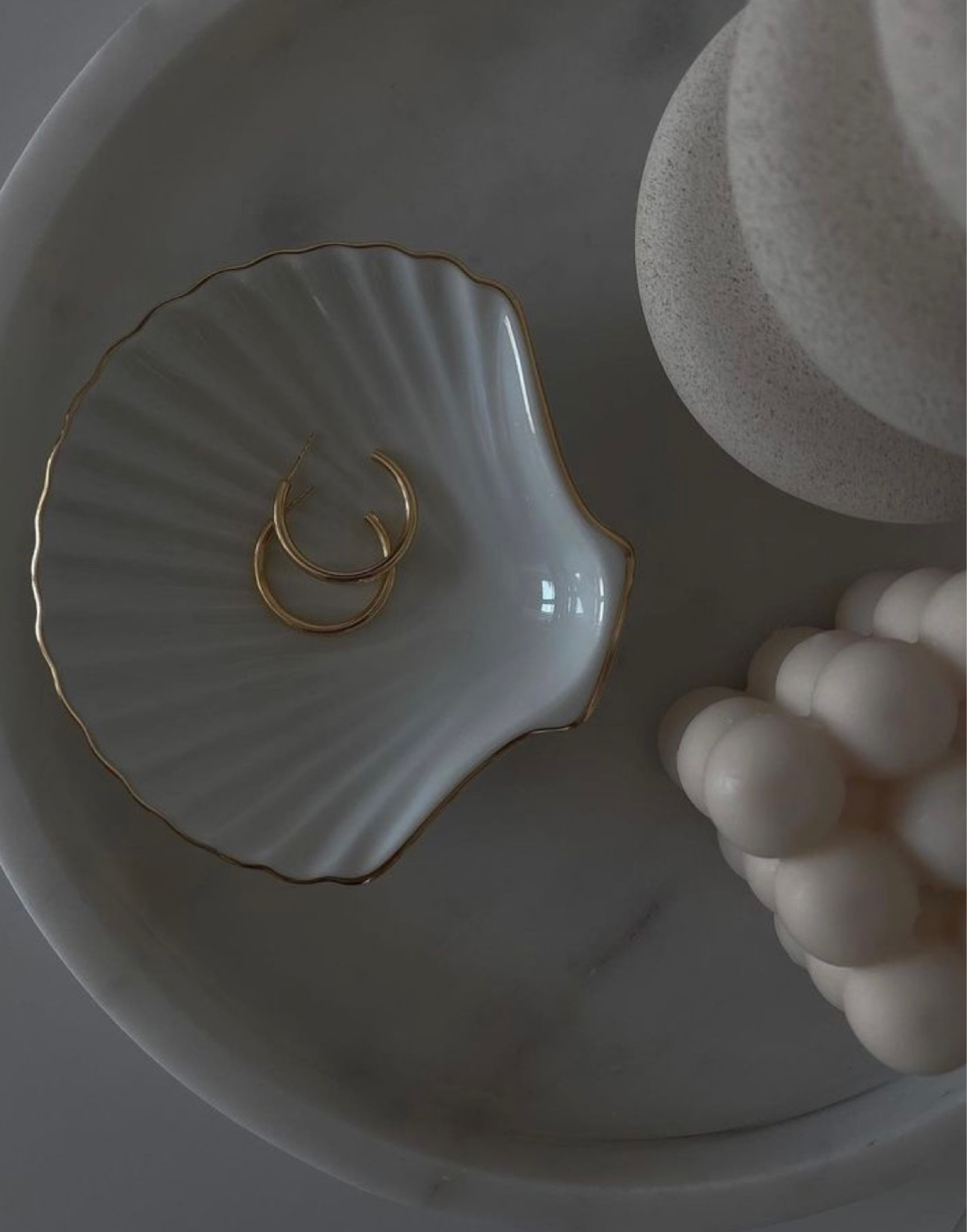 Table accessories, jewelry holder. 