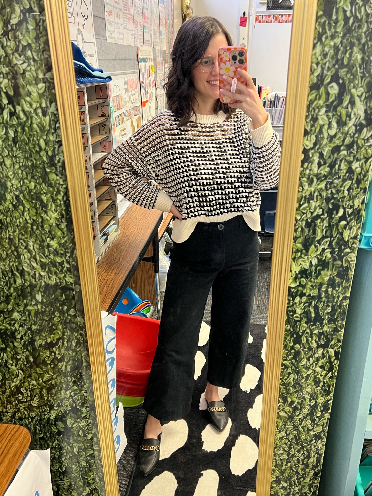 Old Navy 
Wide leg cropped chino pants 
Teacher outfit

#LTKsalealert #LTKfindsunder50