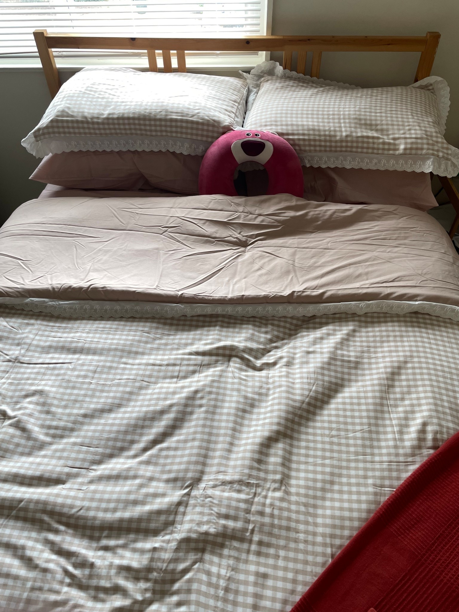 This gingham comforter set is so cute 