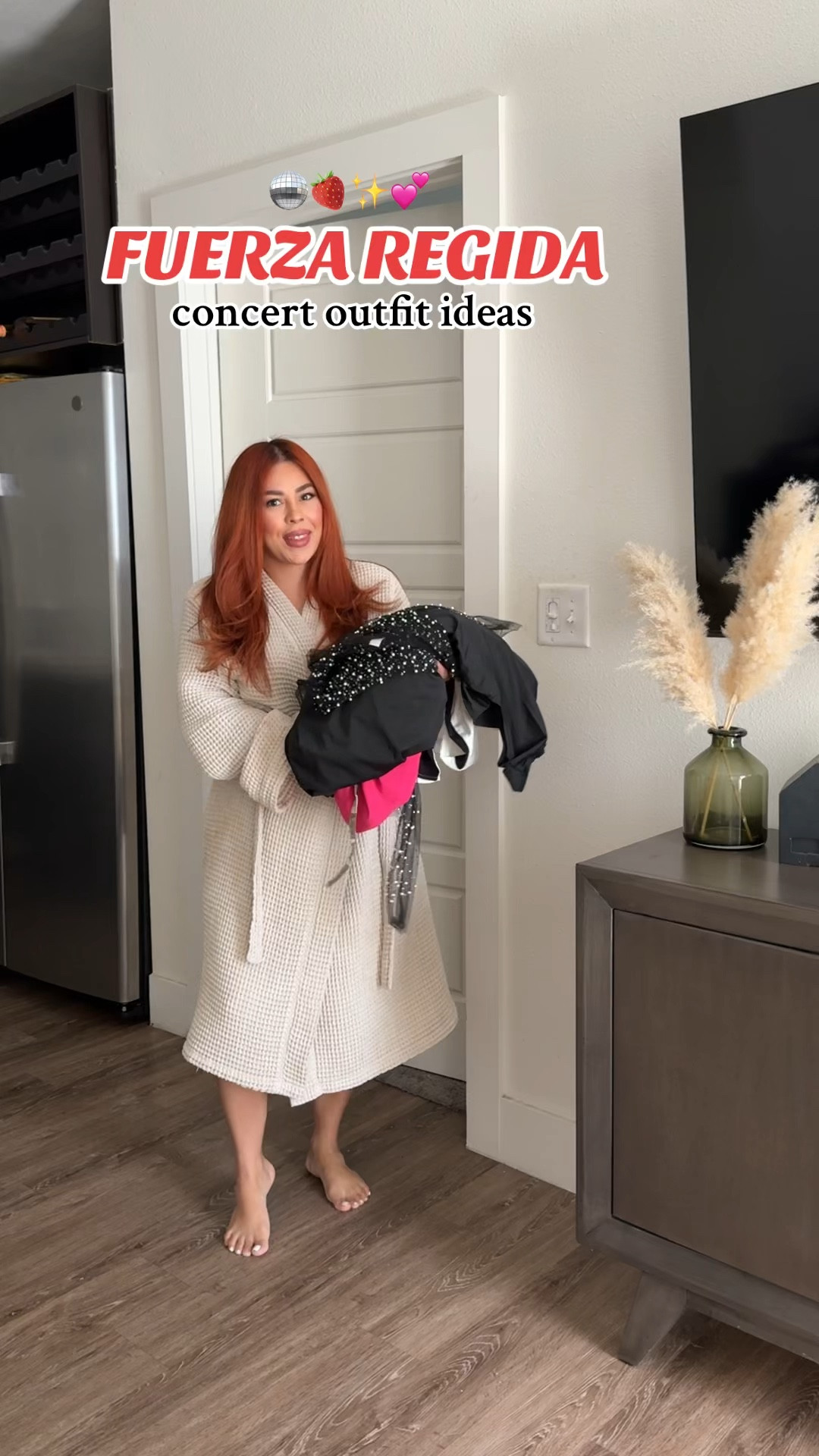 @fuerzaregida 
CONCERT OUTFIT IDEAS PT1 🪩✨💕🍓

This is a fresita outfit look - 

• Skirt - Amazon  
• boots - Amazon 
• purse - Zara 
• shirt - Zara 
• Accesories - Amazon 