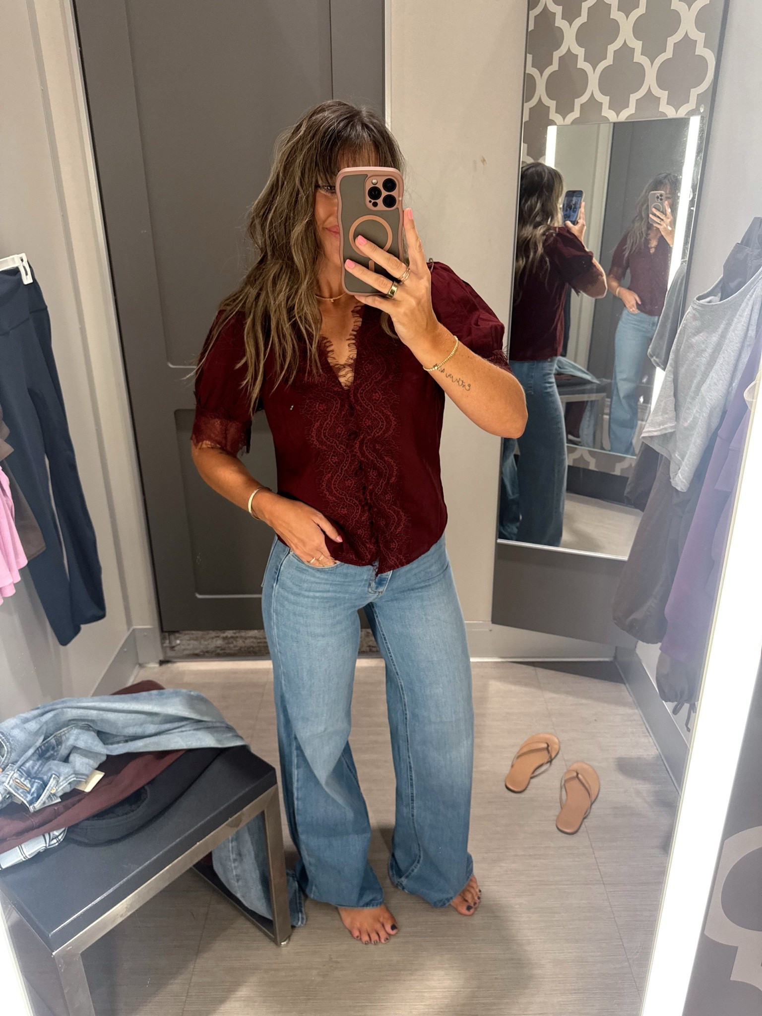 Date night look 🔥♥️ 40% off!!!! These jeans are sooo flattering — crazy stretchy and make your legs look so long AND lift the booty!! XS in the gorgeous top