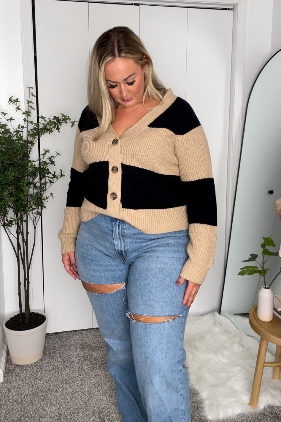 Abercrombie jeans - wearing 33long! 

Large tall in sweater 💕 

Fall jeans
Fall outfit
Curvy jeans
Fall style 

#LTKplussize #LTKstyletip #LTKmidsize