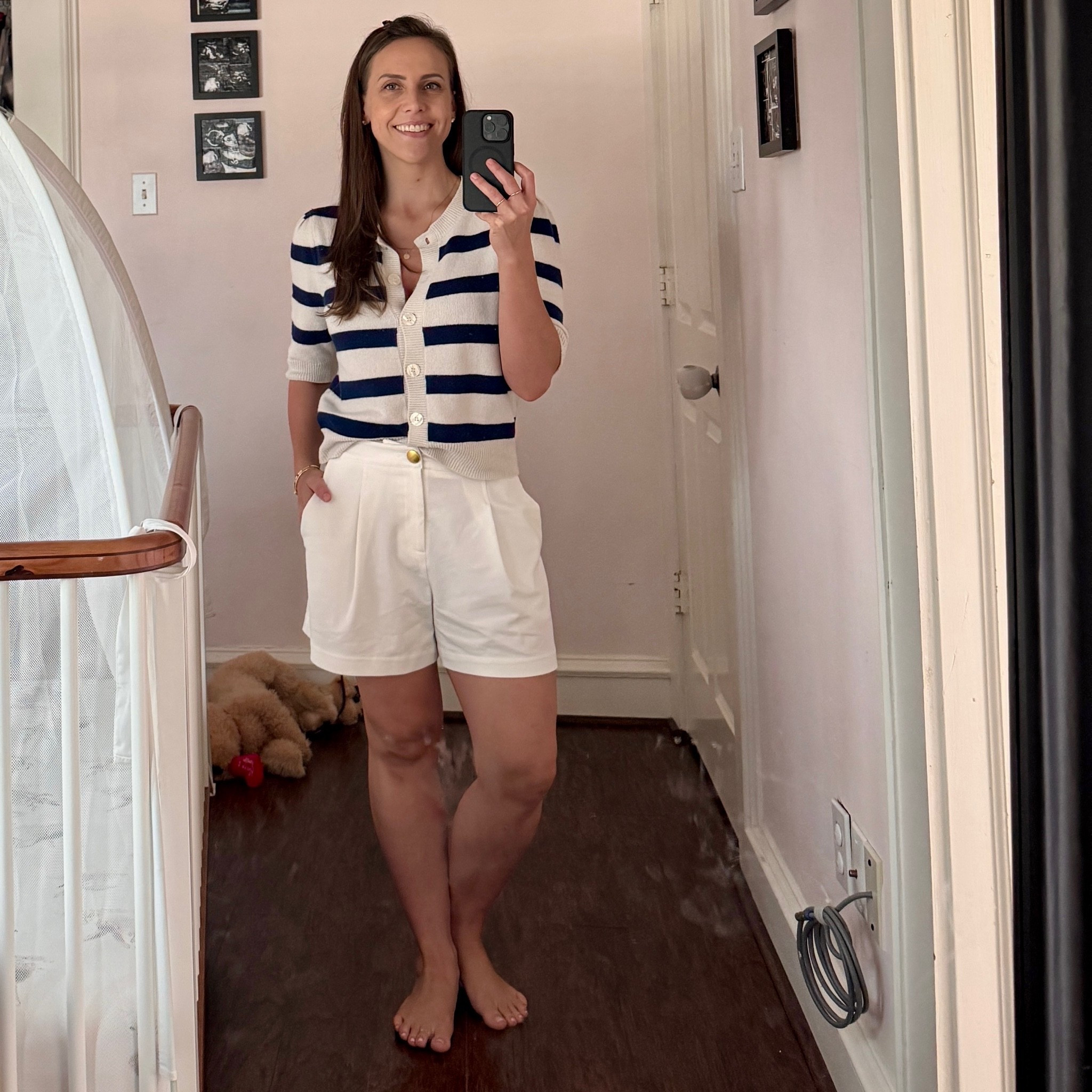 I feel cool girl chic in these white pleated shorts. They’re such a vibe.