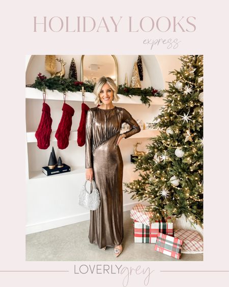 This metallic dress is a must have for the holidays! I am wearing an XS! It’s 40% off! Under $60 👏

Loverly Grey, holiday dress

#LTKstyletip #LTKHoliday #LTKsalealert