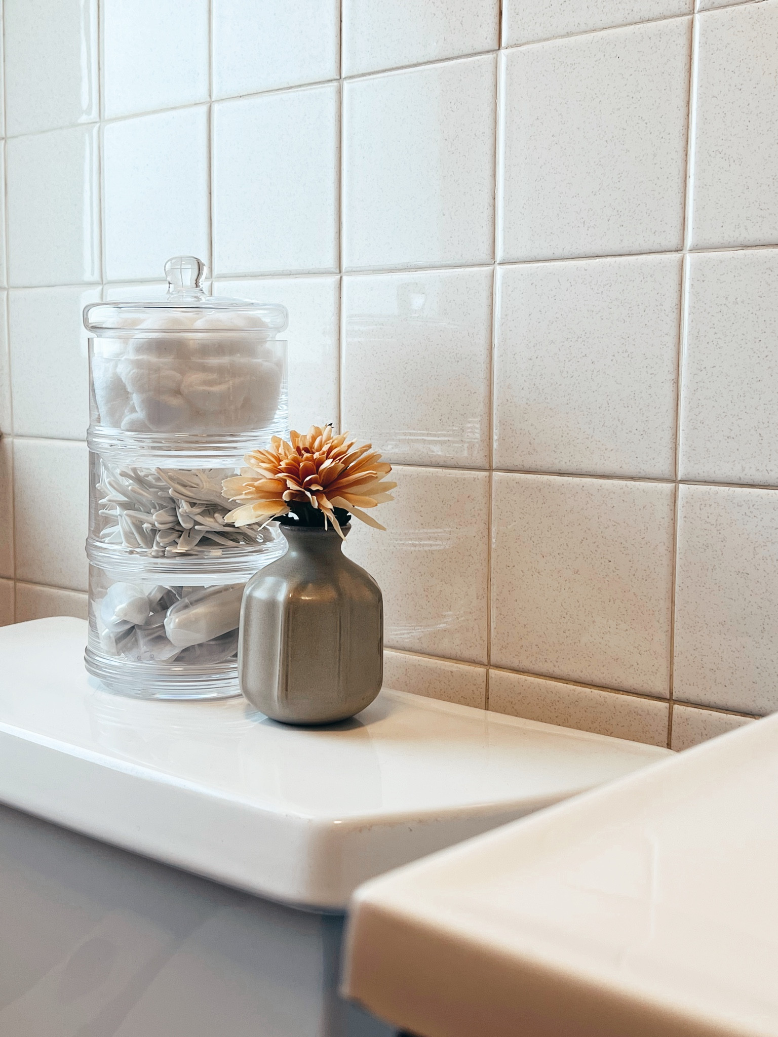 The best small organizer ever, for your three essentials and easy access ✨🤍

#LTKunder100 #LTKbeauty #LTKhome
