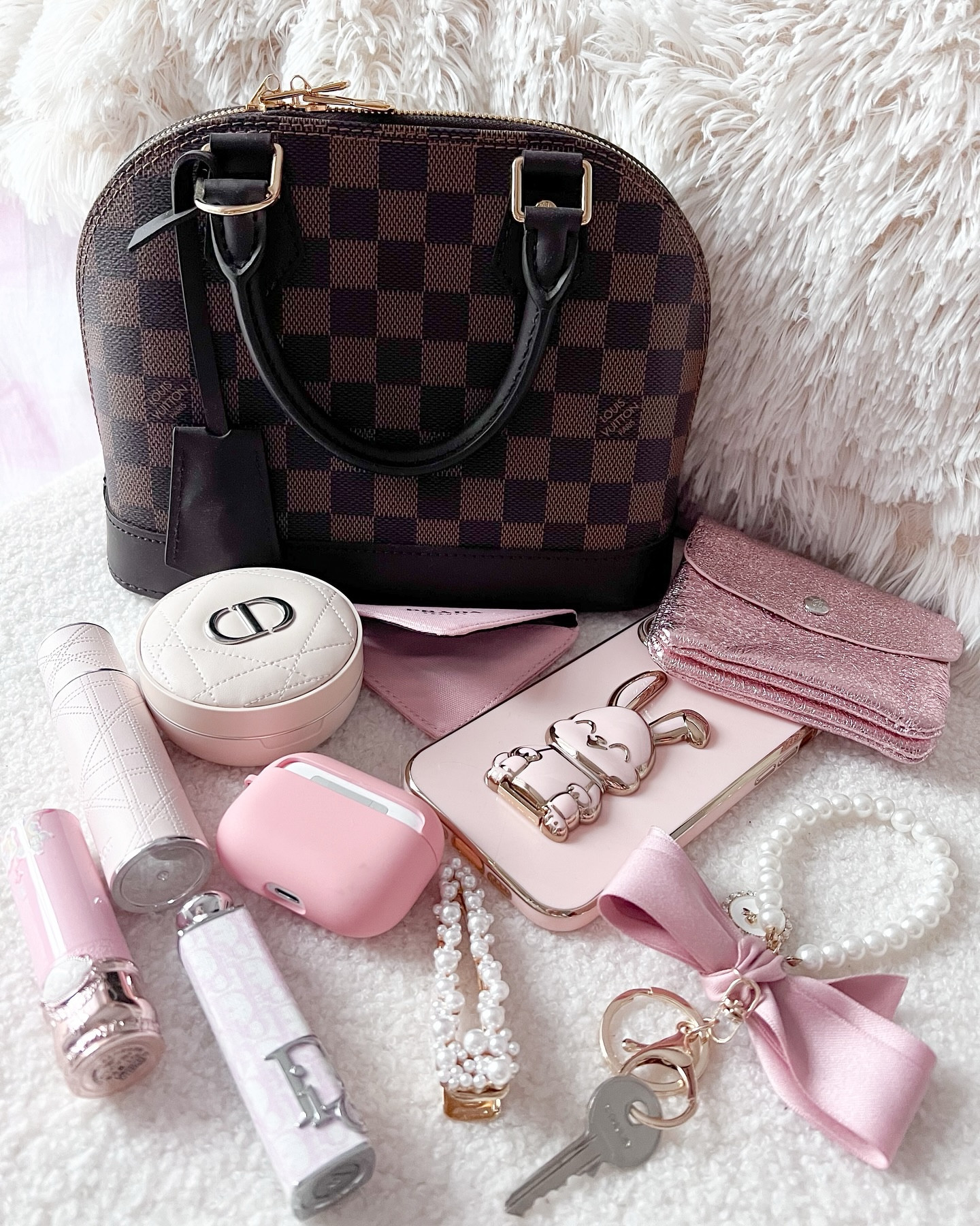 What’s in my LV Alma👜

.

.

.

#lvbag #lv#whatsinmybag #baglover #bagoftheday #thatgirl #thatbag #purse #whatsinmypurse #lvlover #whatsinmybag #girlythings #makeup #girlythings #powder #lipstick #phonecase #pinterestaesthetic #pinterestinspired #pin