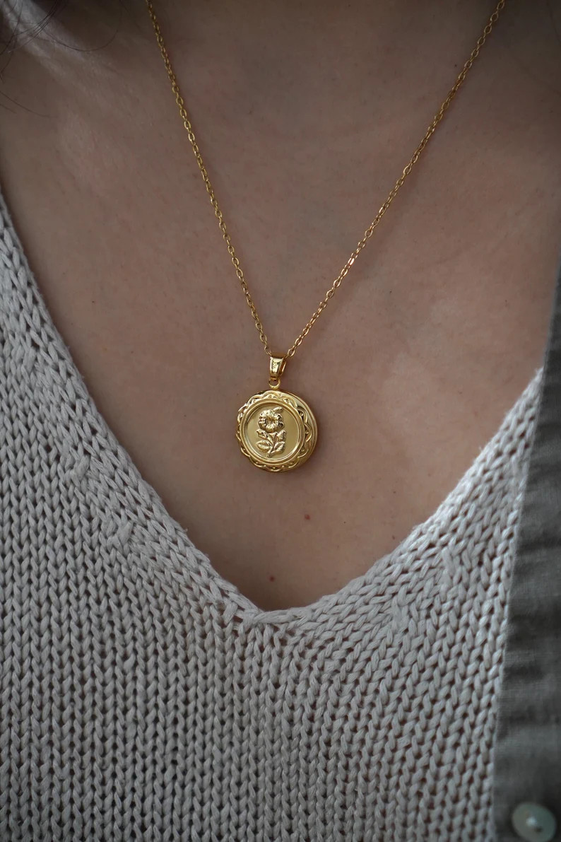 18K Gold Plated Locket Necklace Round Locket Necklaces With Photo Personalized Jewelry Gold Neckl... | Etsy (US)