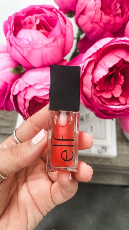 If you’re a lip girly, or not a lip girly, having this $8 lippie in your back pocket is def worth it 💋 this is in the shade pink quartz 
P.s it’s way more clear and pinky than in the bottle! 

 #elflipoil #lipoil #elfcosmetics #summerlip #lipcolor 

#LTKBeauty #LTKxelfCosmetics #LTKStyleTip