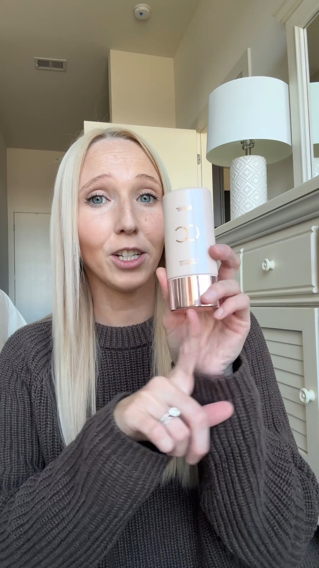 My new fave foundation! This cc cream from @Tarte is amazing! Gives you great coverage and glowy skin!

My current makeup routine:
1. Freckle stick / highlighter duo 
2. Maneater mascara
3. CC cream shade medium
4. Shape tape blur concealer - shade light
5. Maracuja juicy lip plump - shade cherry blossom


Freckle stamper, Tarte makeup, lengthening mascara, glowy foundation, creamy concealer, highlighter stick, juicy lip plump, Tarte lip balm, makeup essentials, beauty gift ideas, Tarte gifts
