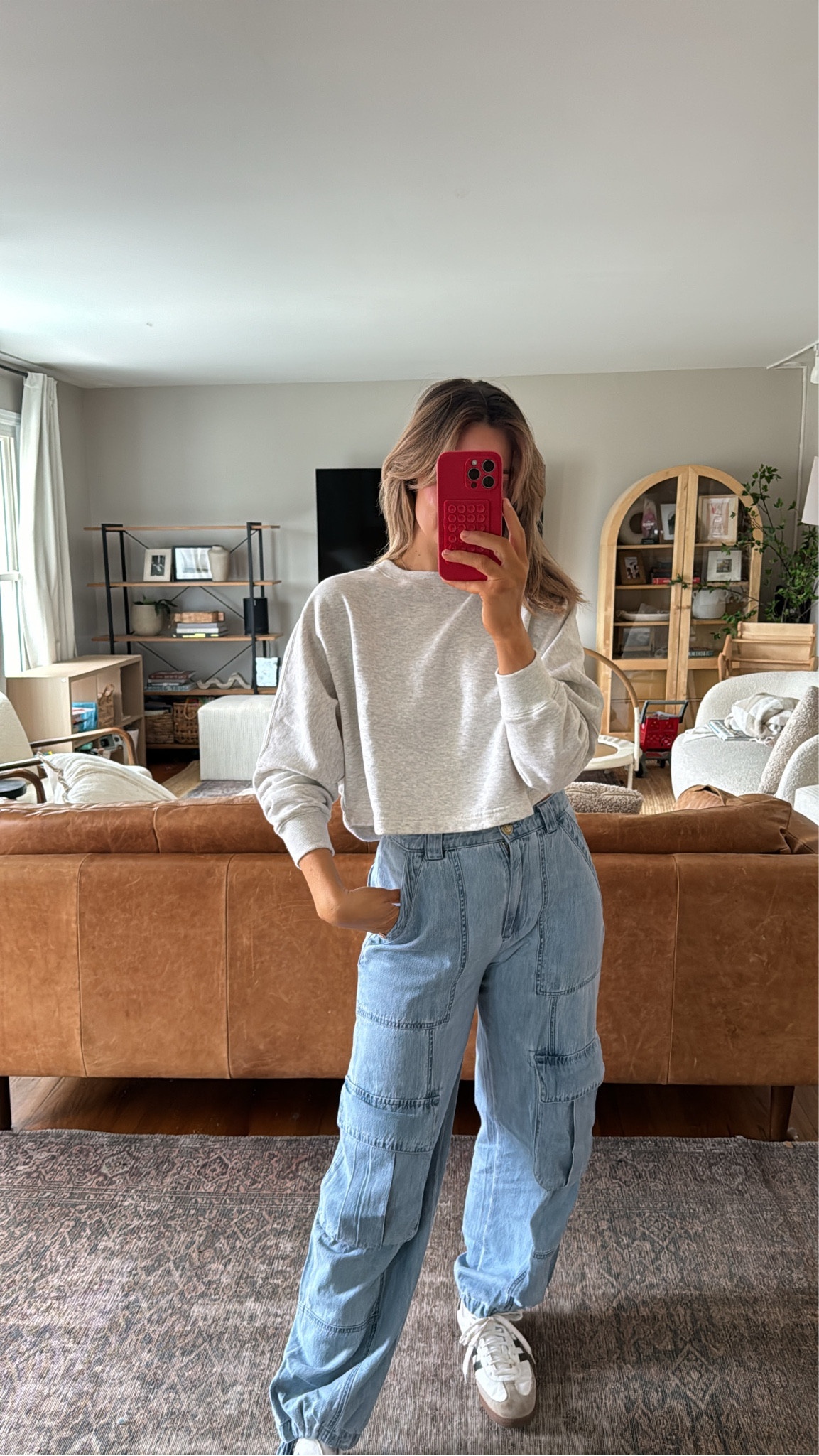 @abercrombie Baggy cargo pants size 28 regular ( true to size). I’m obsessed they are so soft and comfy. You can untie at rhe ankle too for a different fit.

Cropped sweatshirt is a size small and perfect length ( not too short!) 

Abercrombie jeans, Abercrombie denim 

#LTKfindsunder100 #LTKfamily
