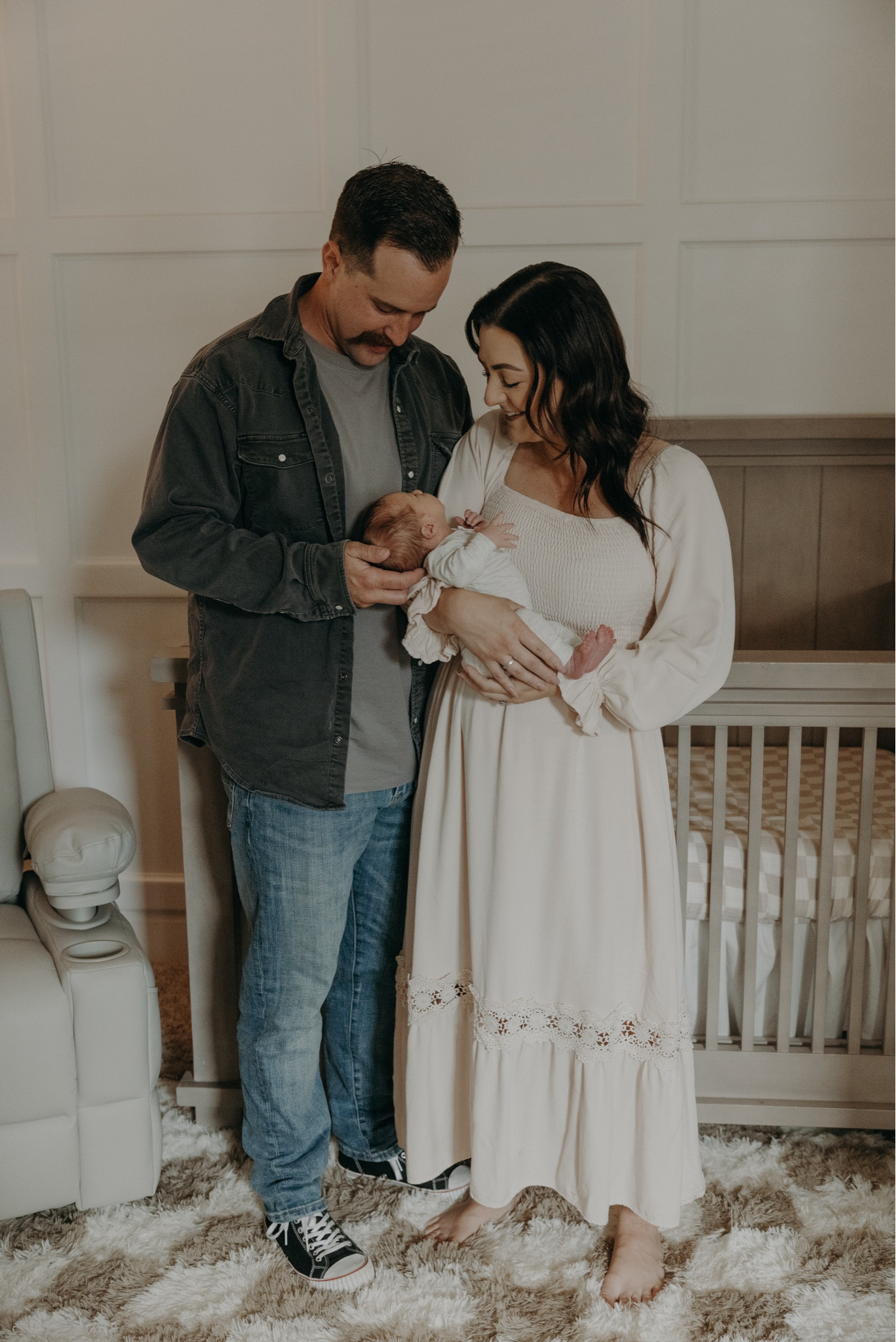 Newborn lifestyle photos, gender neutral nursery, tan nursery, checkered nursery





#LTKBaby #LTKBump #LTKFamily