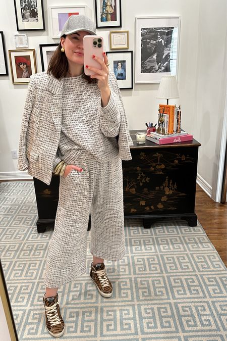 Always feel good in a BURU x Val set ❤️ I’m wearing the medium in the tweed blazer- runs true. Wearing the m/l in the top- runs true. Wearing the s/m in the pants in the shorter length. The fabric I’m wearing is a different color than the set linked here  