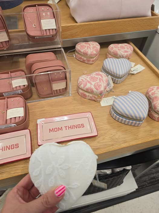 🚨 GRAB FOR MOM 💐✨

If you’re still looking for a Mother’s Day gift… THIS is it 😍 

 