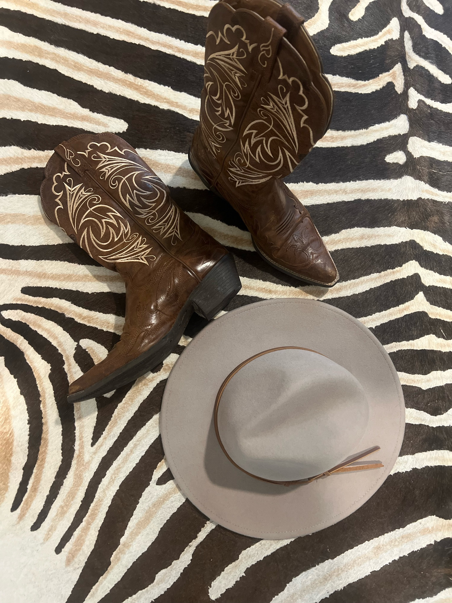 Saddle up gang! It’s Texas rodeo time.

#cowboyboots #hats #rodeostyle #texasfashion #styledwithintention   

#LTKstyletip