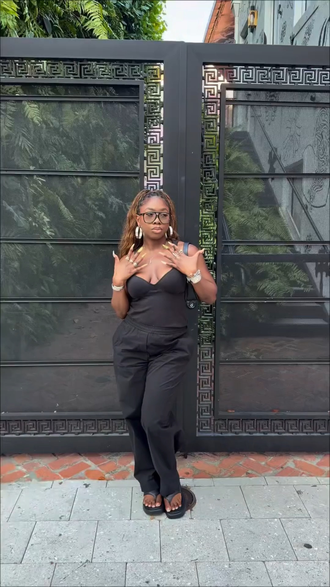 yes, the nails are part of the outfit 🤭

#miamiblogger #allblackstyle #casualoutfitideas