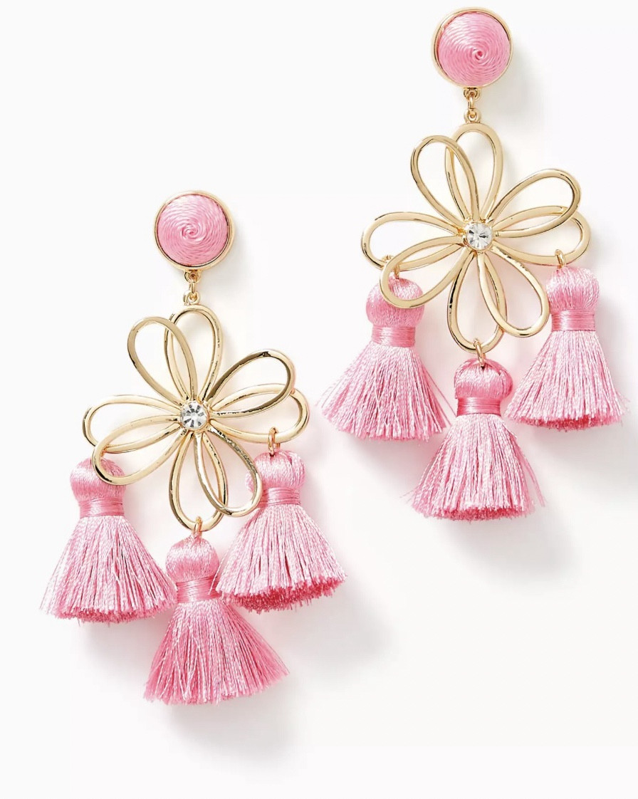 Today’s the last day of Lilly’s Sunshine Sale!!!!

If you love big earrings, these are for you!!! 💗💚

#LTKSaleAlert #LTKFindsUnder50 #LTKStyleTip