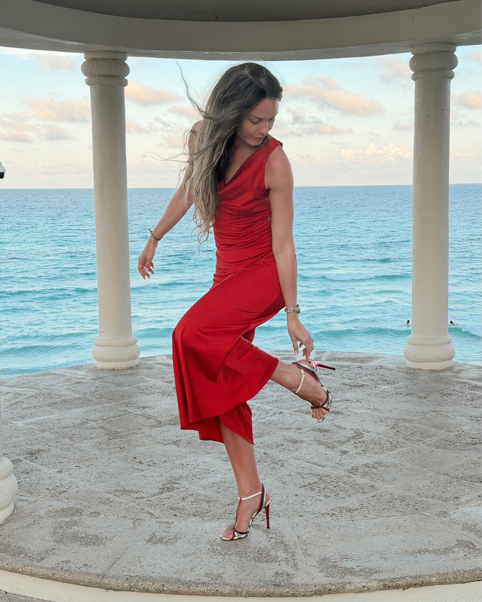 Super flattering red dress ♥️ wearing size S 

#LTKTall #LTKootd #LTKWedding