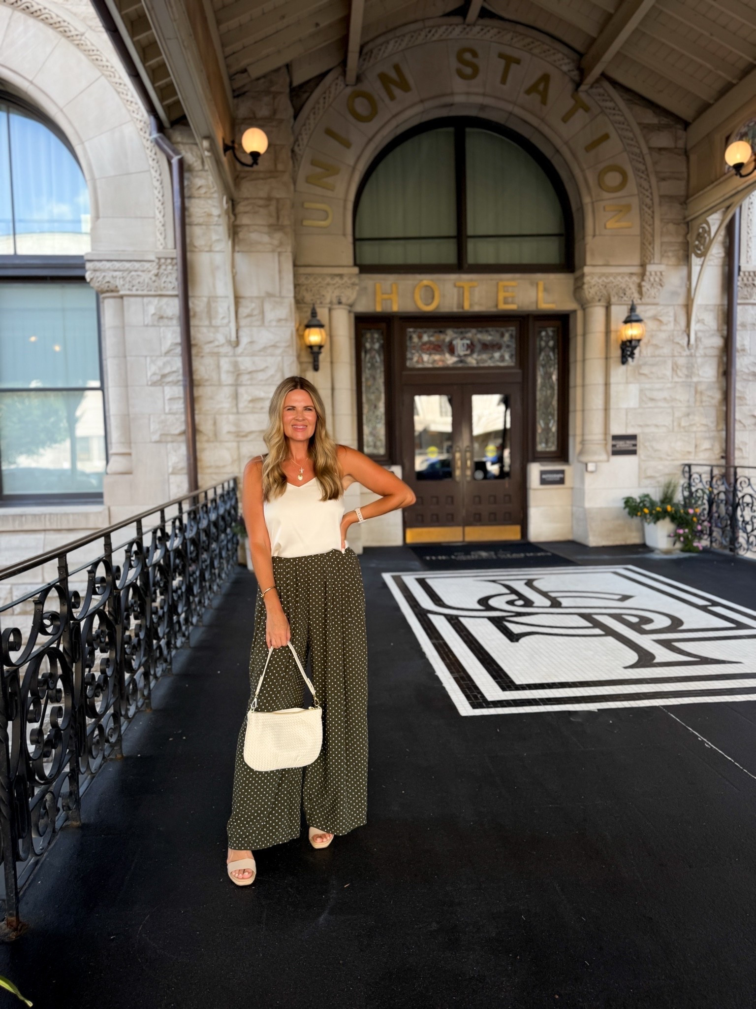 @Aerie trousers for my Nashville dinner fit this week. Mixed with a little @Quince 

Small in the top and pants-fit true to size with room.

#LTKgrwm #LTKOver40 #LTKootd