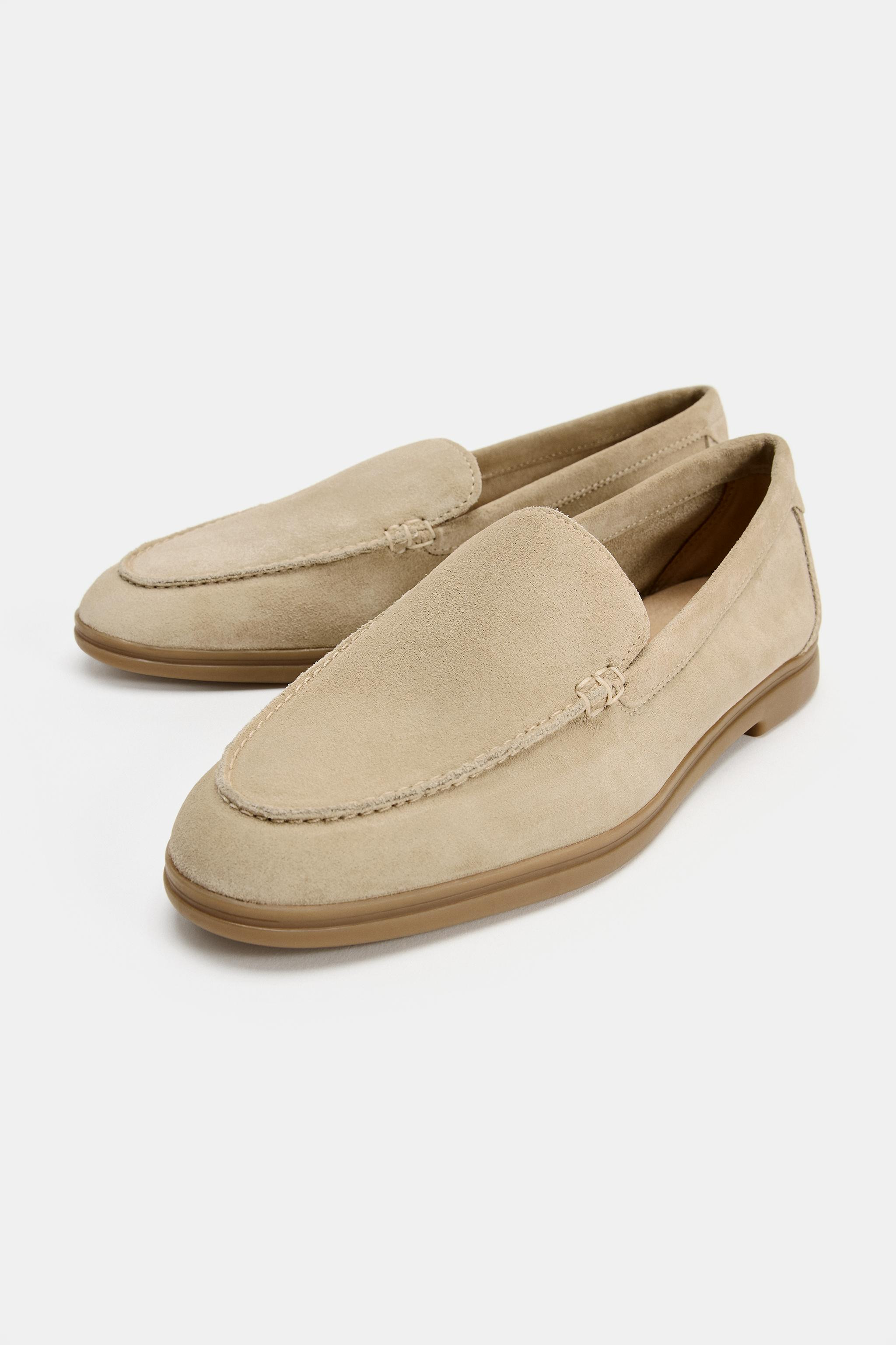 Model height: 174 cmSplit suede flat loafers. High vamp detail. Rubberised-effect sole. Round toe... | Zara FR