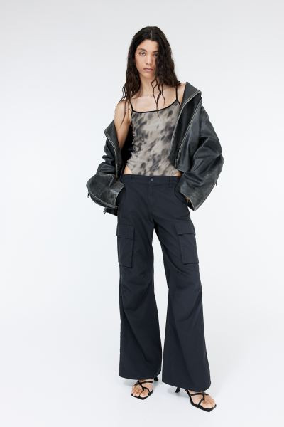 Canvas Cargo Pants - Low waist - Long - Light beige - Ladies | H&M US | H&M (US + CA)