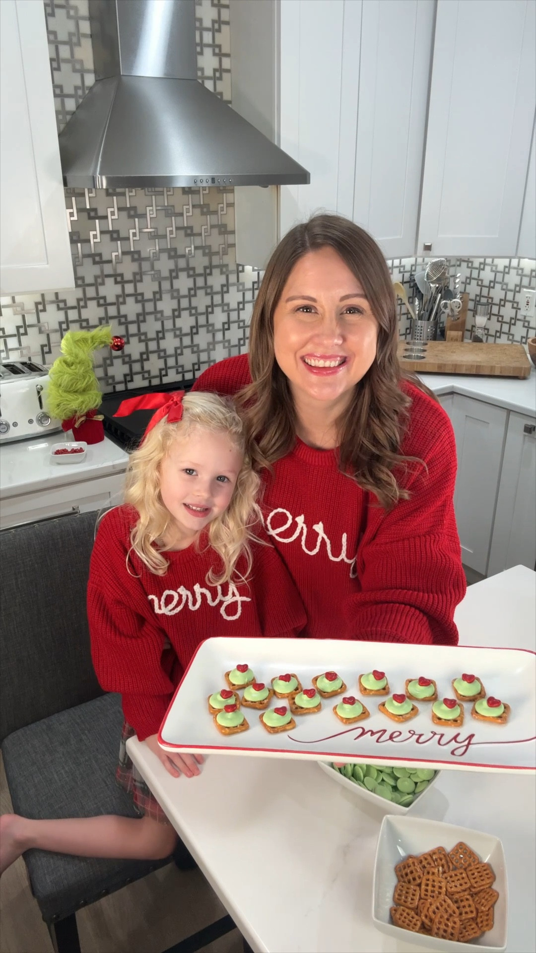 ❤️ 💚 Make the cutest Grinch pretzel treats for the holidays! Just melt green candy melts on pretzel snaps at 200°F, then pop a red candy heart on top for that Grinchy touch. These sweet and salty bites are so good, even the Grinch might try to sneak a few! #HolidayTreats #GrinchSnacks #LTKholiday #Grinch #HolidayBaking 

#LTKFamily #LTKSeasonal #LTKHoliday