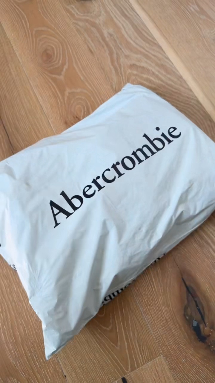 Abercrombie haul ✨ I will have these on my LTK & post a try on soon 🫶🏻

@abercrombie 