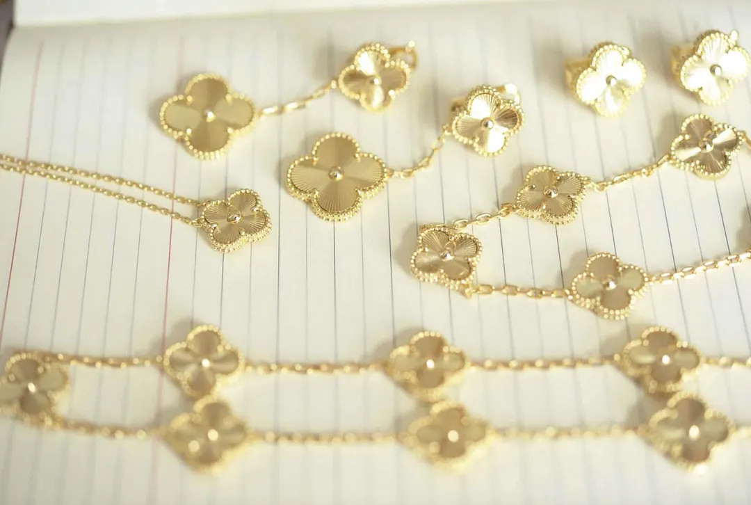 Guilloche Clover Jewelry,  Gold plated 925S, 5 clover bracelet, one clover pendant, earrings, 10 ... | Etsy (Global)