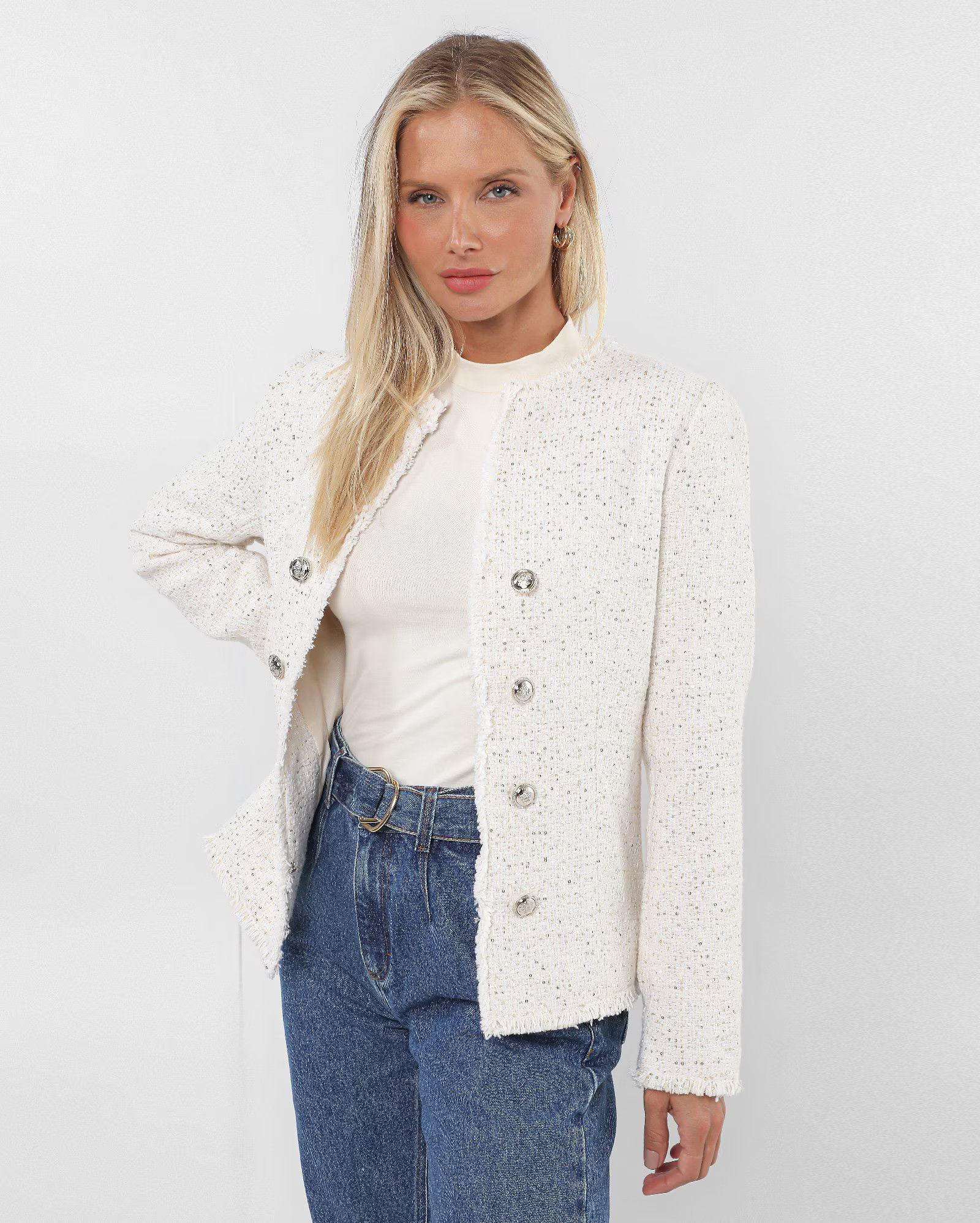 Blazer feminino em tweed com botões e puídos bege | AK by Riachuelo | Riachuelo (BR)