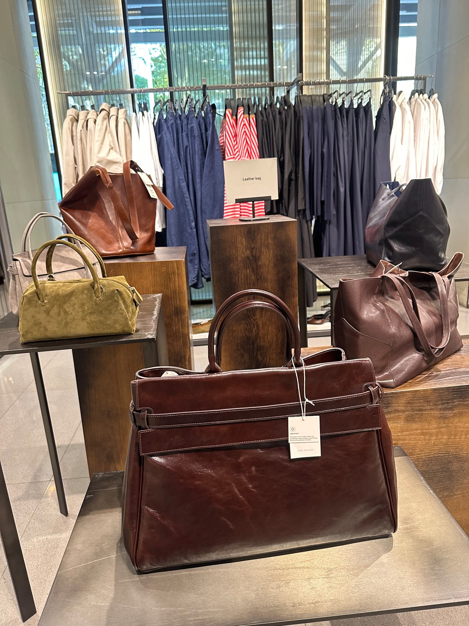 It’s giving 32 flavors 😂 but Im in LOVE with all of them! The soft leather and sleek designs? OMG! These ZARA leather bags are perfect for work, travel, or weekend fits!

Limited stock—linked similar finds! ✨

#fashion #leatherhandbags #baglover #maxibag #outfitinspo #travelbag #midlifemusthave #travelinstyle #fallfashion #fallmusthaves #flyageless #fashionover50 #midlife #ootd #xojalonda

#LTKOver40 #LTKItBag #LTKTravel