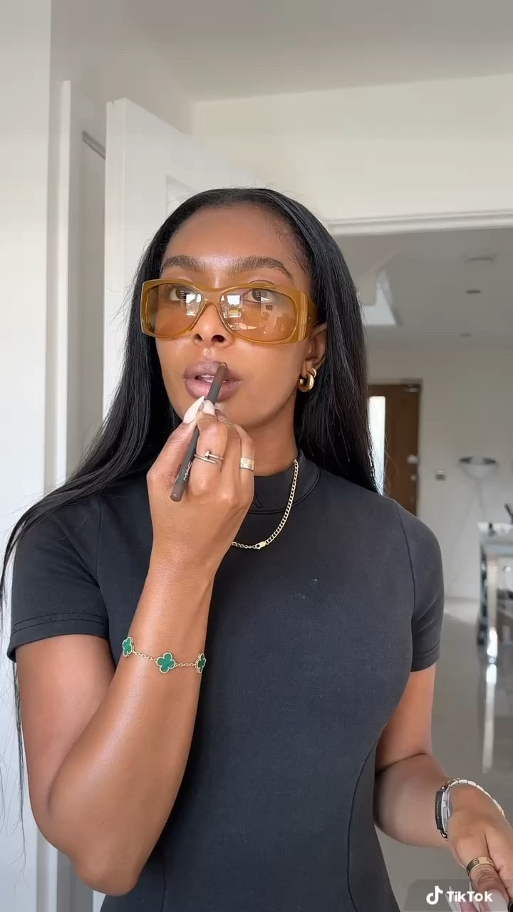 Lip combo 💋 
Mac lip liner - chestnut 
Morphe liner - sweet tea 
Fenty lipgloss - fussy and icy 

#LTKstyletip #LTKbeauty #LTKuk