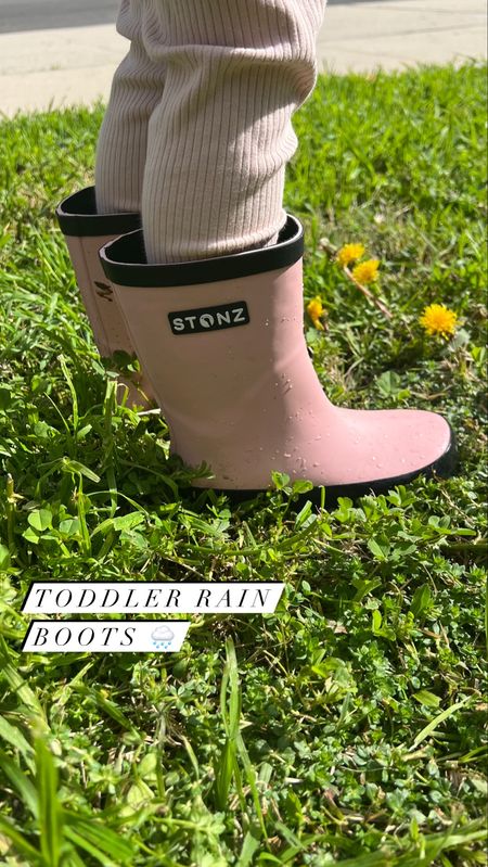 Zoë’s rain boots 💕🌧#rainboots #toddlershoes #toddlerrainboots #kidsrainboots