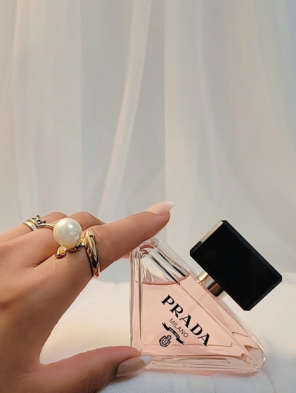 Discover the paradoxical allure of Prada Paradoxe, a fragrance celebrating the multifaceted essence of womanhood. With innovative notes of neroli, amber, and Serenolide, it captivates the senses and lingers all day. Elevate your scent game and celebrate your unique contradictions with Prada Paradoxe.  

#LTKSaleAlert #LTKGiftGuide #LTKxelfCosmetics