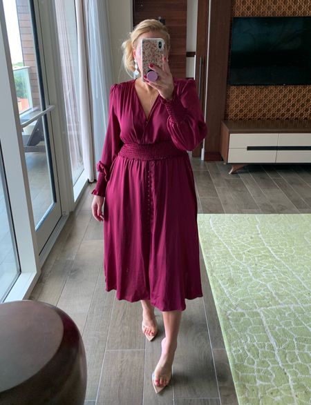 ❤️Love this red midi dress. It’s great for weddings or Valentine’s Day. I’m wearing a large and it fits true to size.






#LTKfindsunder100 #LTKSeasonal #LTKwedding