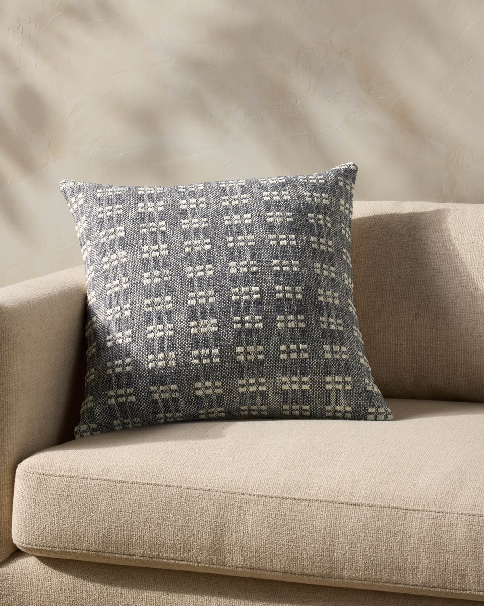 Bryn Pillow - PMH-0062 | Rugs Direct