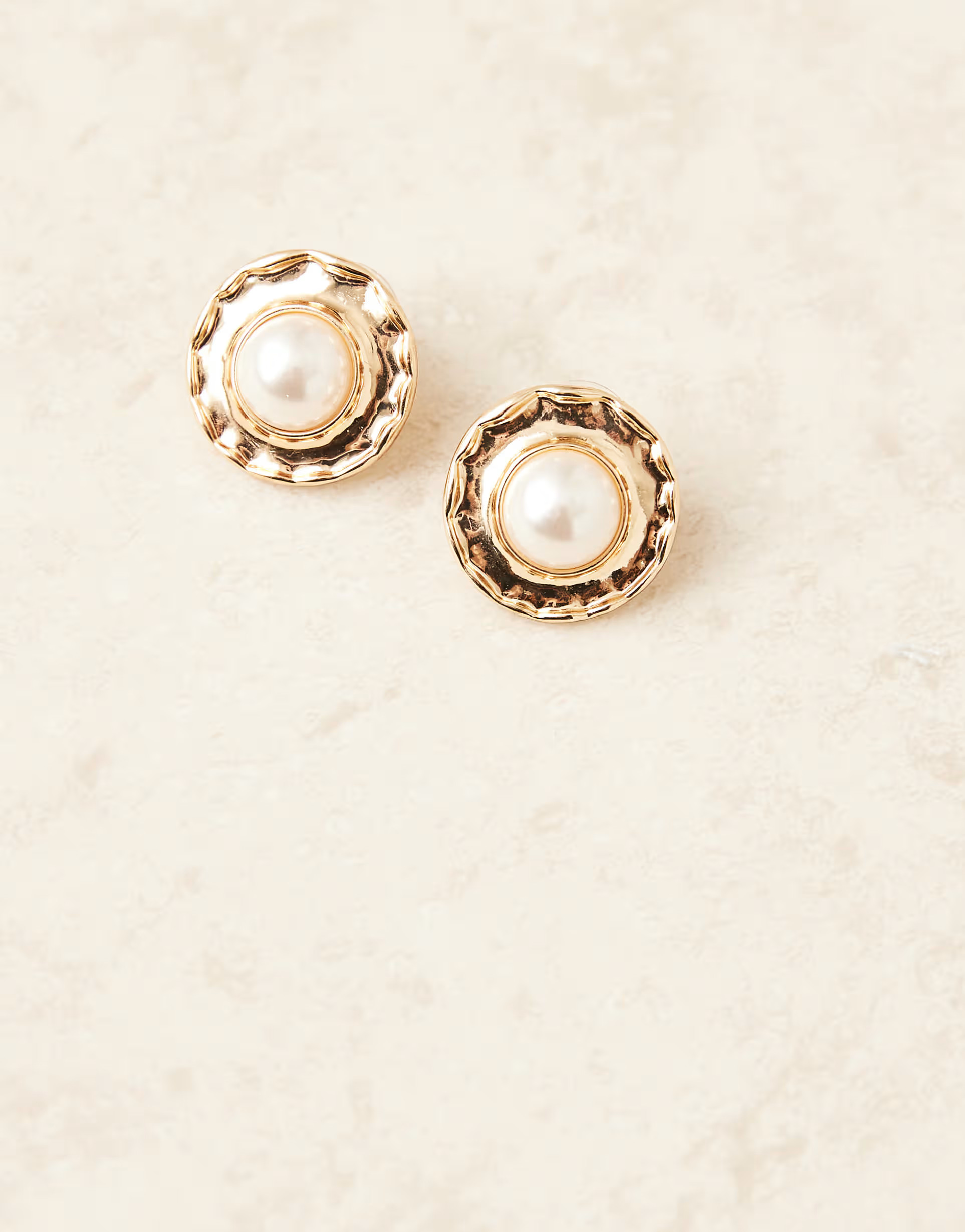 DesignB London vintage style pearl stud earrings in gold | ASOS (Global)
