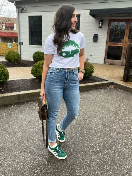 Kiss me, I’m Irish!  

Like this look and want to shop it?  Here’s how:

1. Comment LUCKY for direct link
2. Visit my Amazon Storefront (see BIO)
3. Shop my @shop.ltk

#stpattysdaylook #stpatricksfashion #chicstyle #dressforyourshape #lookforless #graphictee #greenadidas
#seeinggreen


#LTKstyletip #LTKfindsunder50 #LTKSeasonal