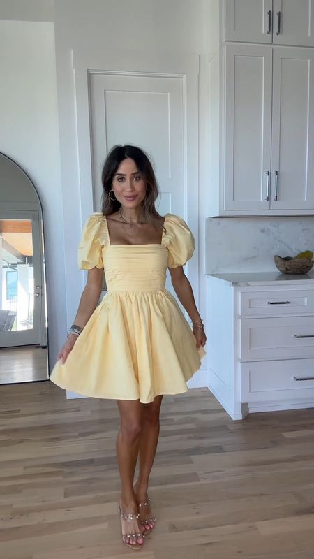 Yellow dress lemon print dress size xxs petite 

#LTKSaleAlert #LTKFindsUnder50 #LTKFindsUnder100