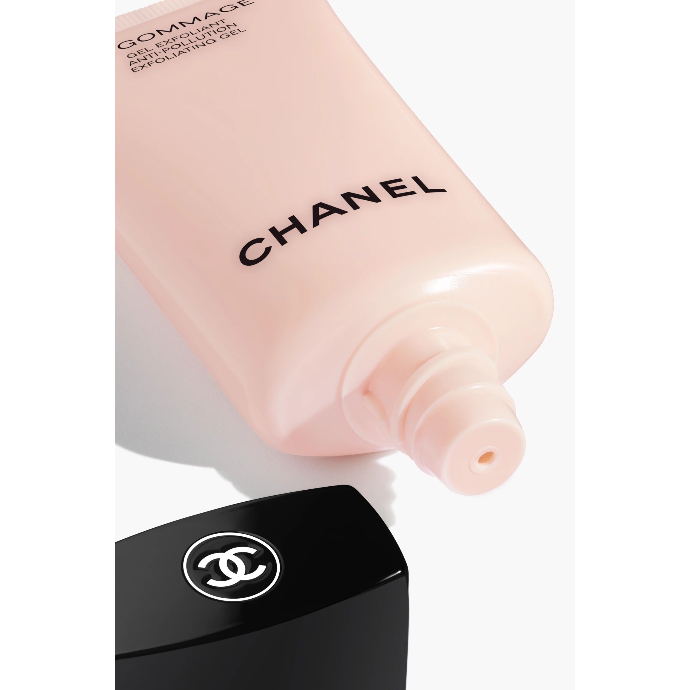 LE GOMMAGE Anti-Pollution Exfoliating Gel | CHANEL | Chanel, Inc. (US)
