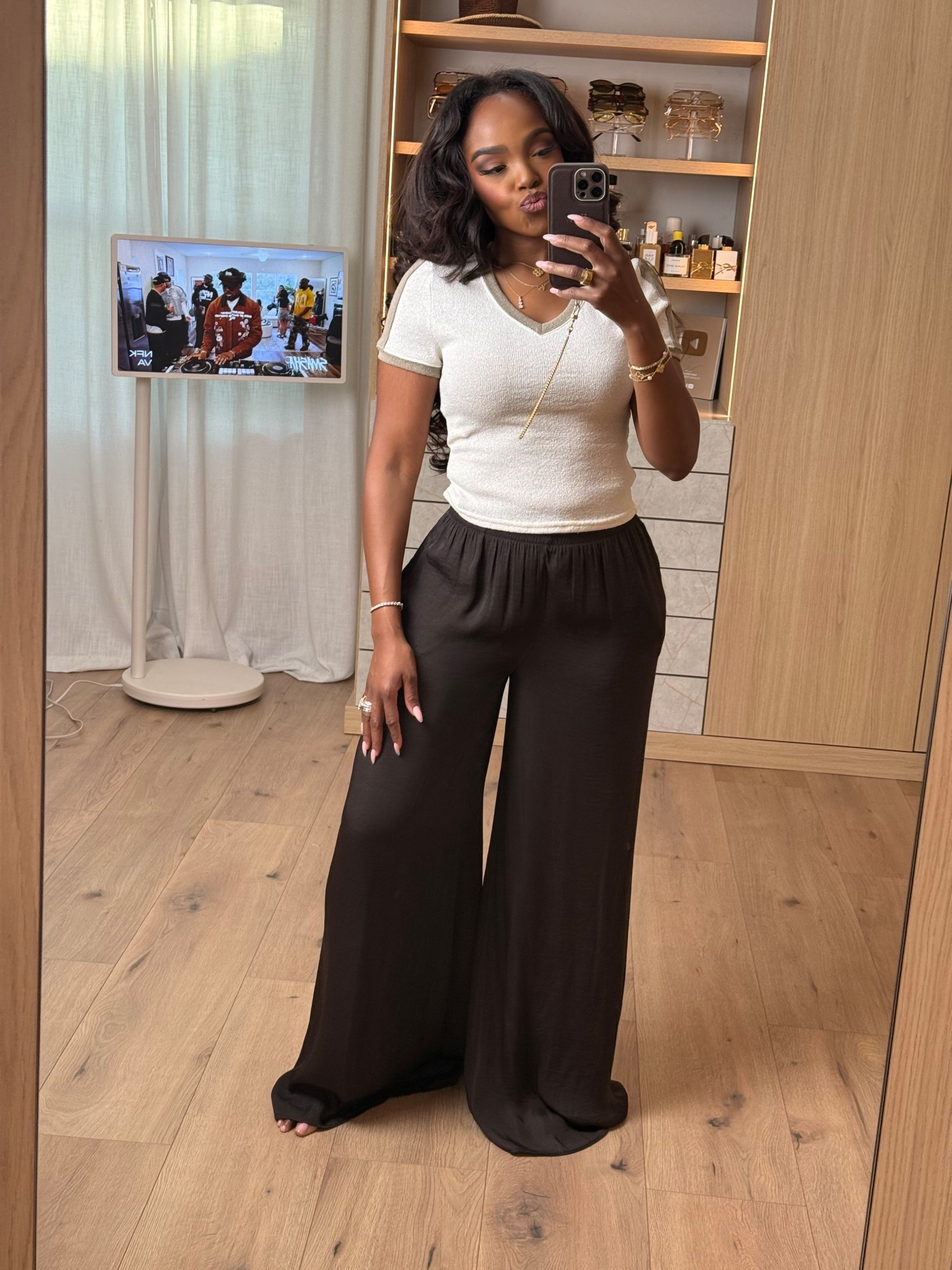 Hi babes!  

Okay this pant is EVERYTHING. — flowy, lightweight, and snatches the waist while still giving that relaxed, effortless fit. If you’ve been looking for a flattering black pant that actually moves with you and doesn’t cling… this is it.

I paired it with a simple fitted top and gold jewelry for that clean, elevated look — very YSL energy without the YSL price.

These are a top seller right now and I’m telling you now — high sell-out risk. This exact silhouette is going viral because it works on every body type and instantly makes an outfit look styled.

At this price point, this is a no-brainer. This is that throw-on-and-look-put-together piece you’ll wear on repeat, so the cost per wear drops fast.

Where to wear:
• Work  
• Brunch  
• Travel days  
• Everyday elevated looks  

Everything is linked below ✨  

📏 Measurements: 5’4”, 140 lbs, 34D bust, 27” waist, 40” hips  

Follow me on Instagram and YouTube @kirasfashionfinds  

