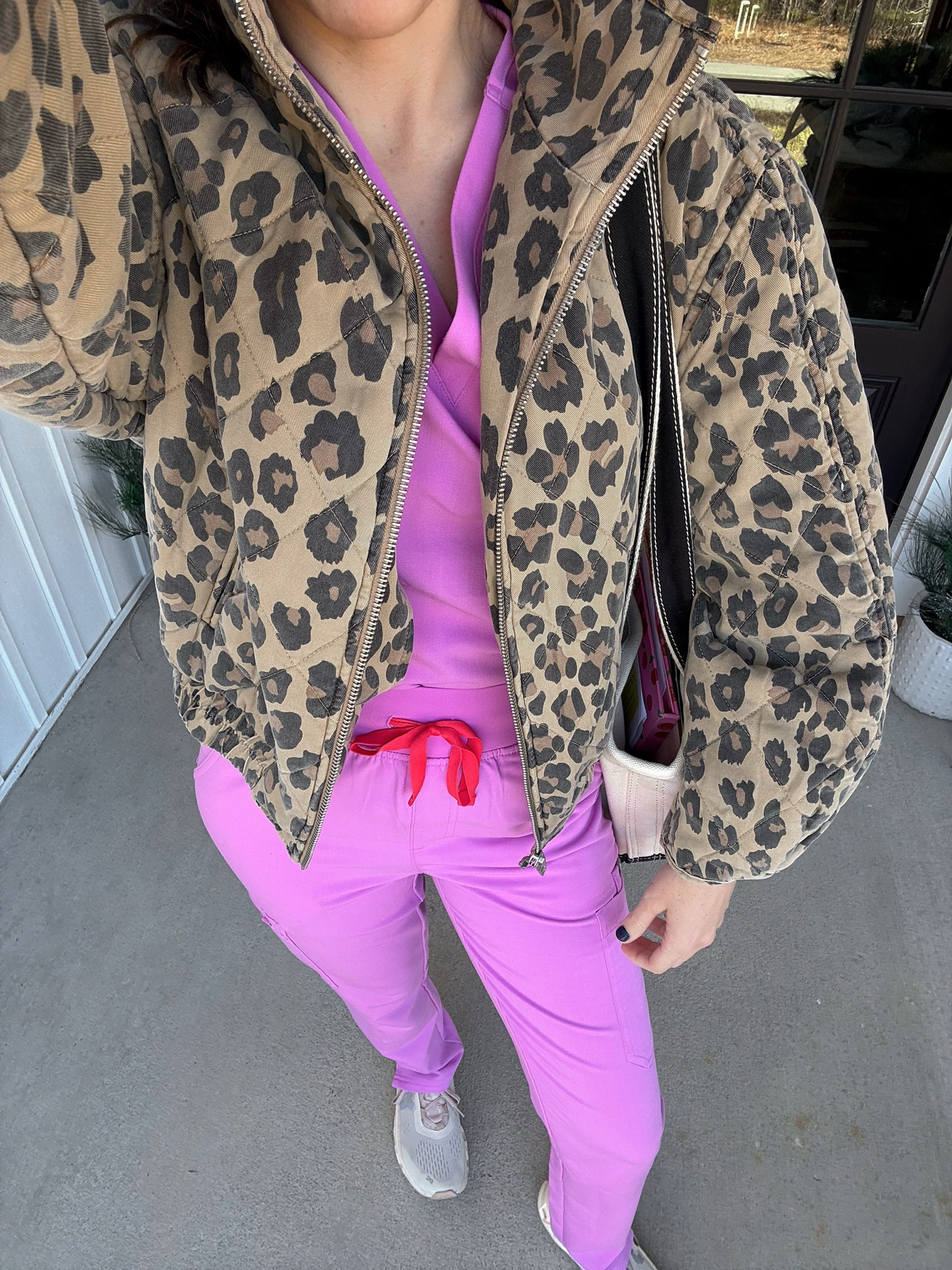 NURSE OOTD | figs caterina 1 pocket scrub top, Yola straight leg pant in color PINK CLOUD 🩷

SCRUBS, FIGS, LEOPARD JACKET, lands end tote, nurse fit inspo, nurse scrub inspo 