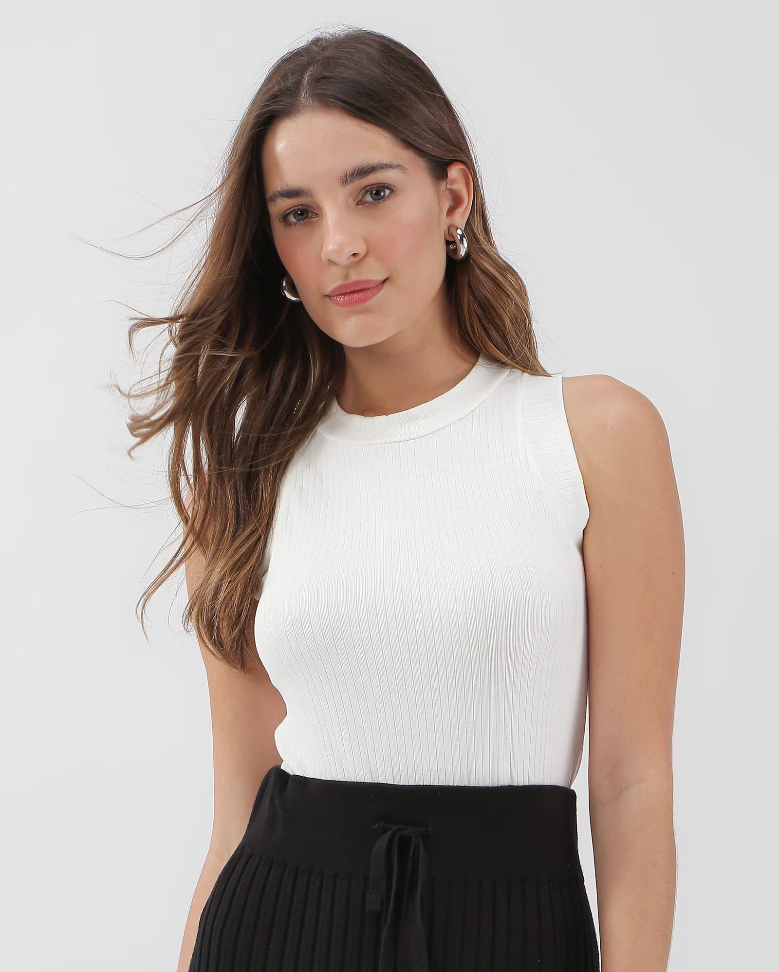 Regata feminina Clarissa canelada básica - Branco |  AK by Riachuelo | Riachuelo (BR)