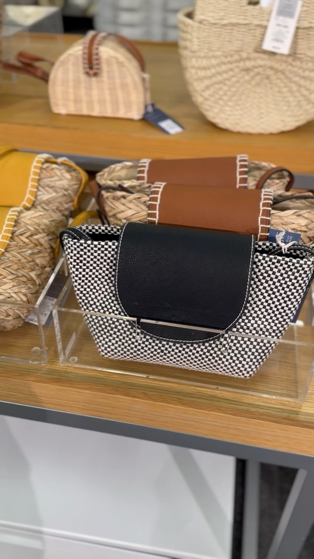 Want this straw crossbody from Target in every color!🤩

#LTKFind #LTKitbag #LTKstyletip