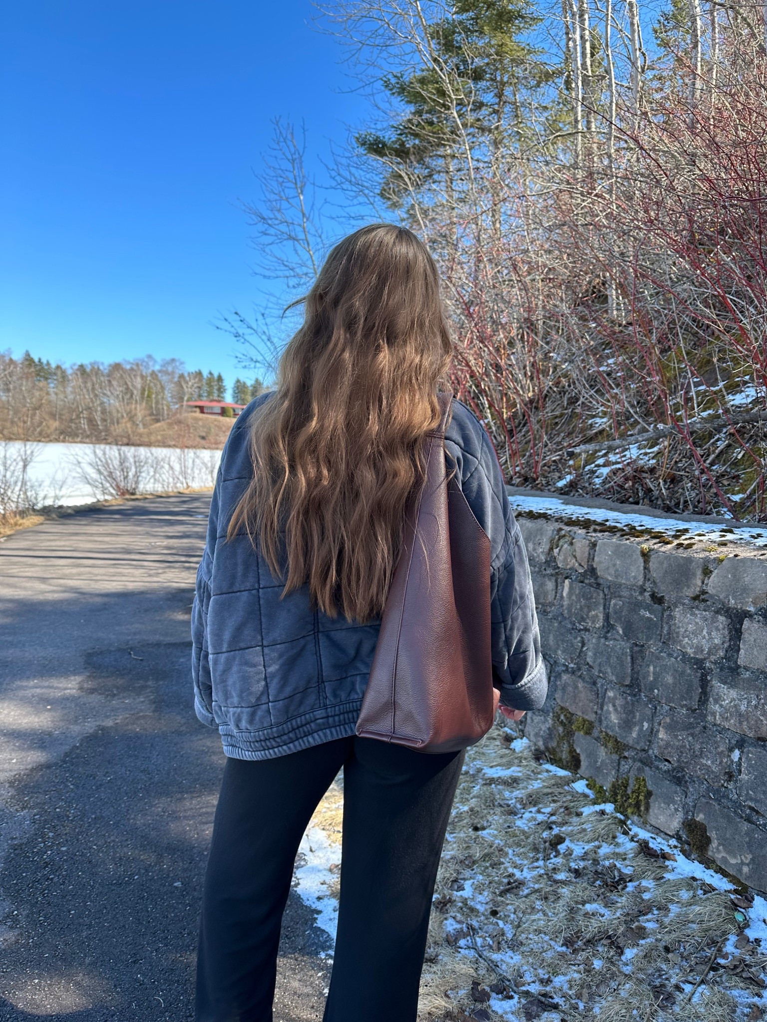 Quilted jacket 
Black wide leg pants xs
Large Leather tote shoulder bag 


#LTKFindsUnder100 #LTKStyleTip #LTKSeasonal