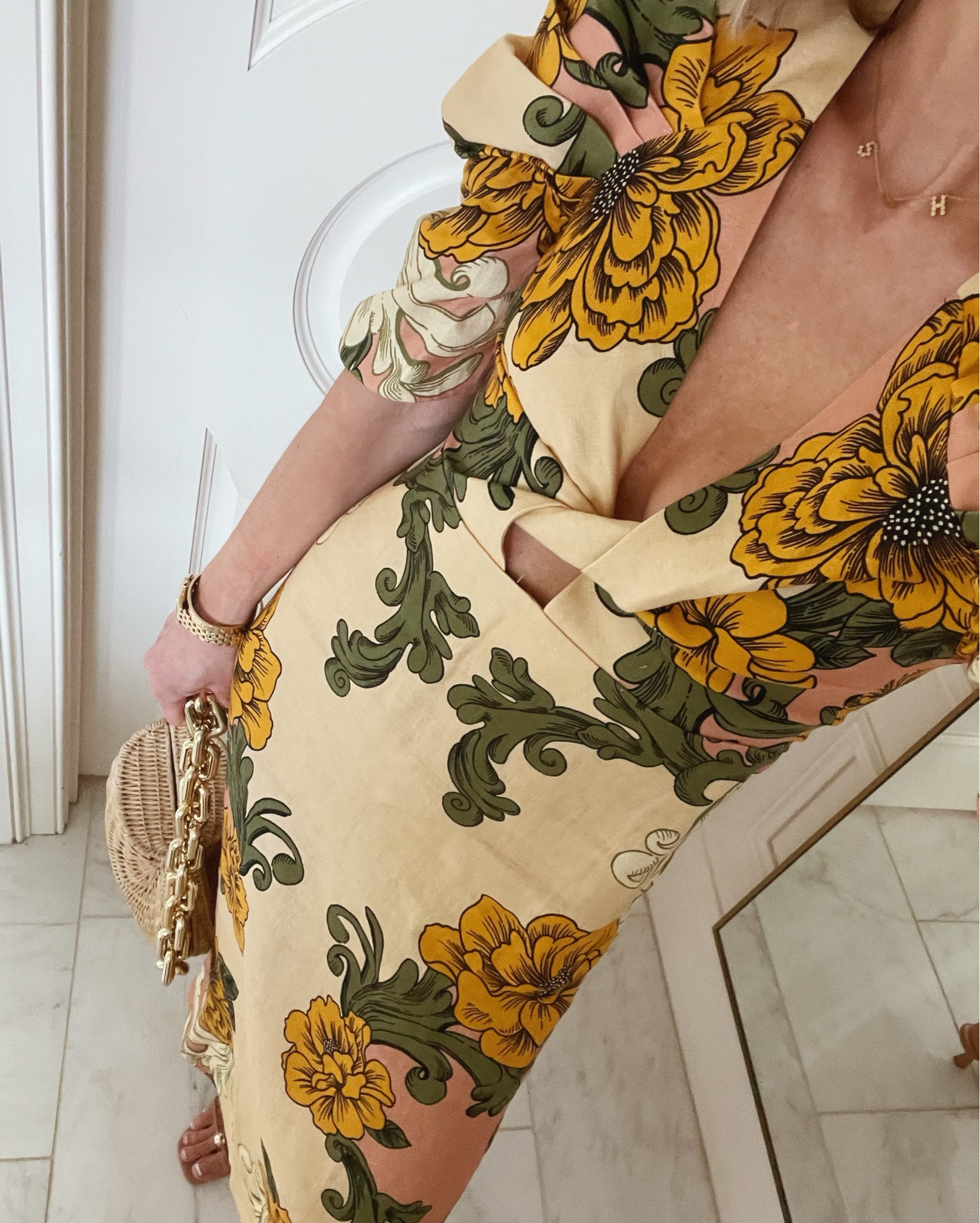 The cutest dress for spring. I'm wearing size small. 