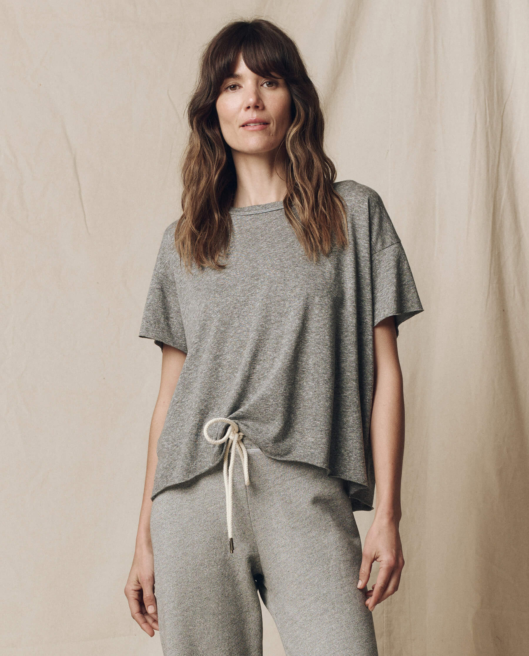 The Crop Tee. Solid -- Heather Grey | THE GREAT.