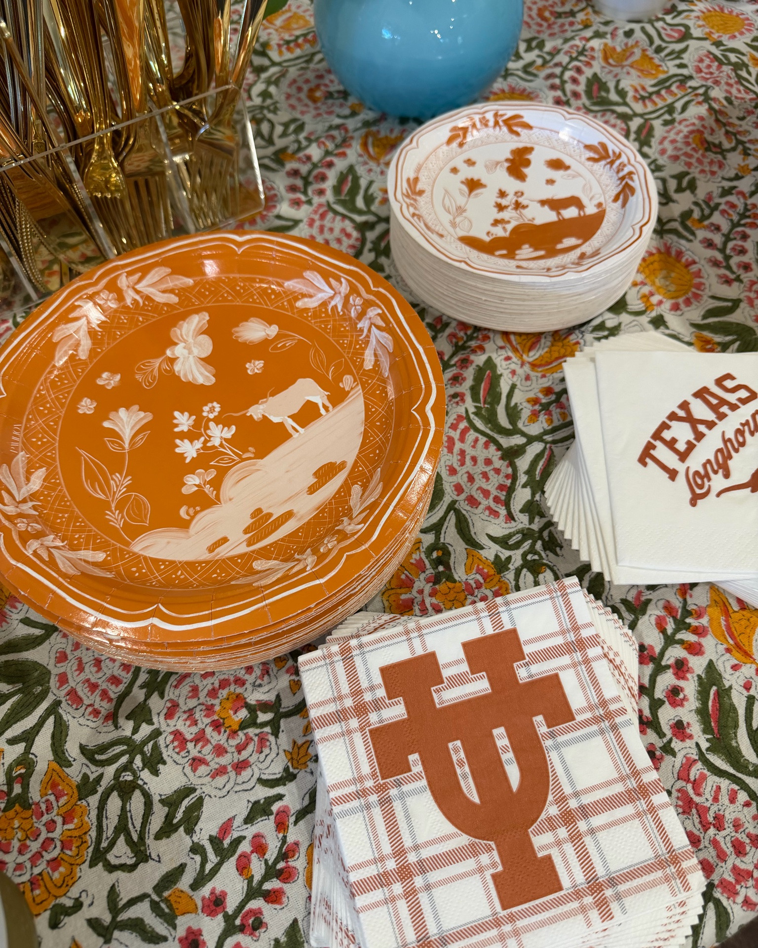Cute game day plates from @Pavilion Paper, happy flowers and a fun dress. Best part- great family time. Love parents weekend 🧡